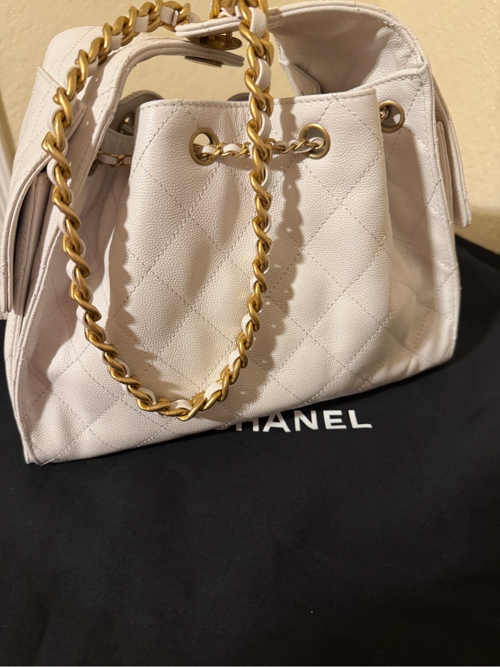CHANEL 25 Hobo bag in white grained leather, small. - Picture 5 of 8